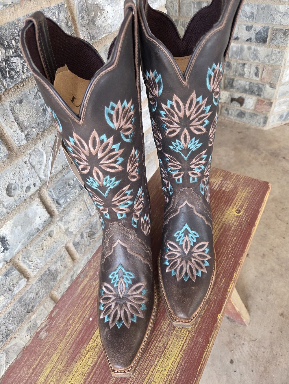 NEW Laredo Womens Embroidered  Western Cowboy Boots 8.5